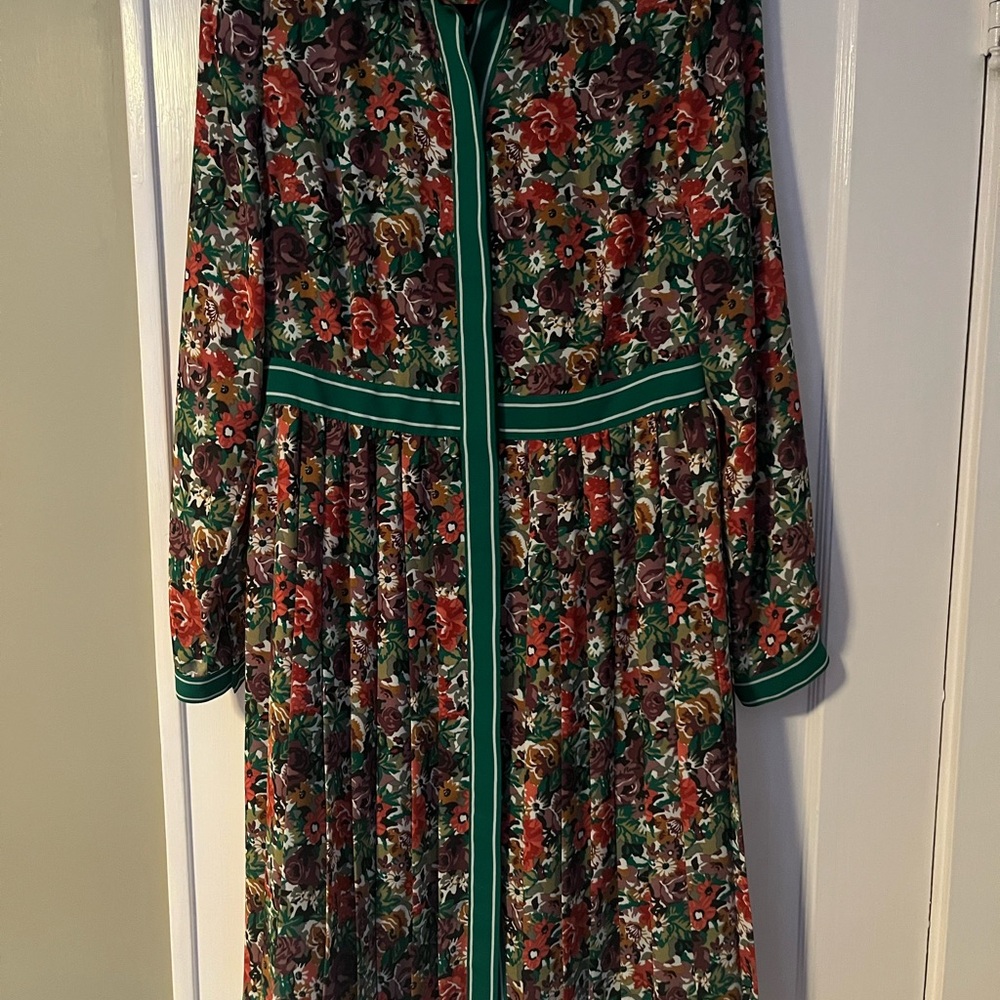 NWT Brooks Brothers size 8 Floral Long Sleeve Dress with Green Accents
